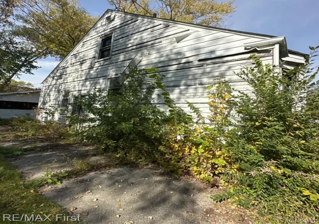Photo 3 of Single family home for sale at 17363 Heyden St, Detroit, MI 48219 | MLS# 20261037326 | Listing updated on 2026-09-11