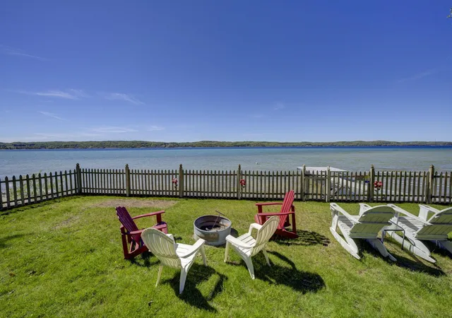 Photo 5 of Single family home for sale at 488 S Stony Point Rd, Suttons Bay, MI 49682 | MLS# 78080068618 | Listing updated on 2026-07-03