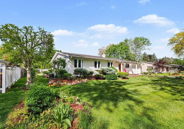 2nd image of 1210 Glenwood Dr, Mount Pleasant, MI 48858 | MLS# 79080068627