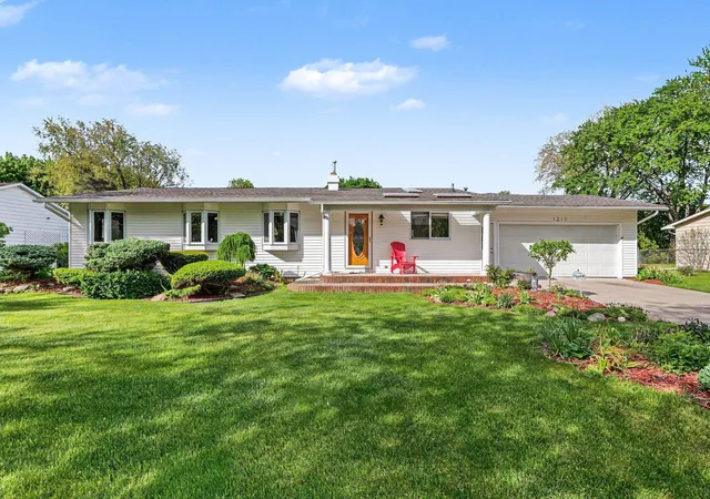 3rd image of 1210 Glenwood Dr, Mount Pleasant, MI 48858 | MLS# 79080068627