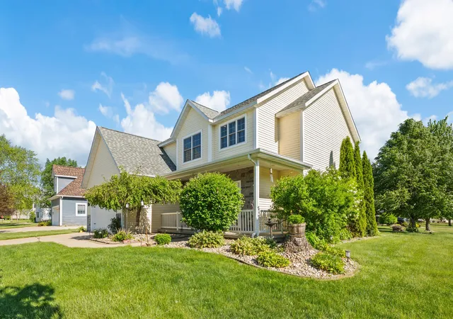 Photo 3 of Single family home for sale at 2106 Halsted Dr, Stevensville, MI 49127 | MLS# 69026024193 | Listing updated on 2026-07-10