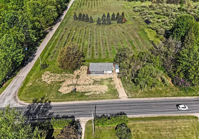 Photo 3 of Single family home for sale at 6193 S Pere Marquette Hwy, Pentwater, MI 49449 | MLS# 67026024205 | Listing updated on 2026-09-10