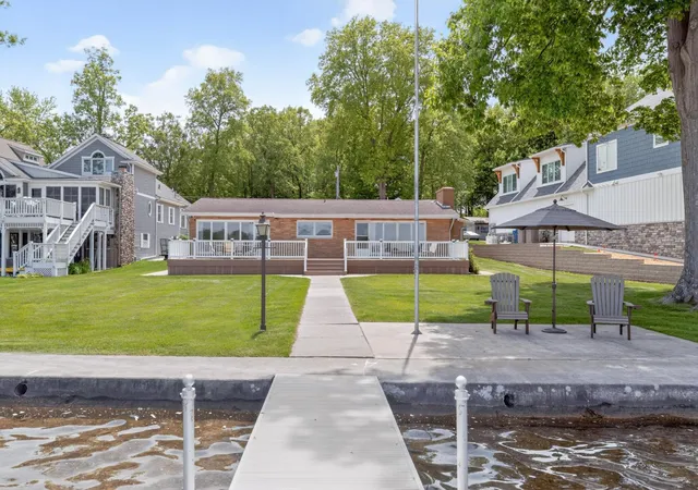 3rd image of 20518 Diamond Shores Dr, Cassopolis, MI 49031 | MLS# 69026024231