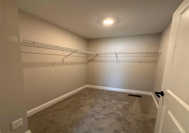 2nd image of 301 Cyn Creek Ct, Milford, MI 48380