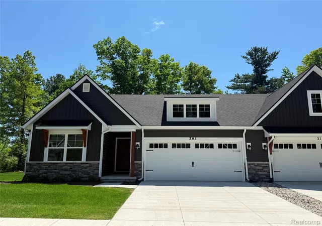 2nd image of 301 Cyn Creek Ct, Howell, MI 48843