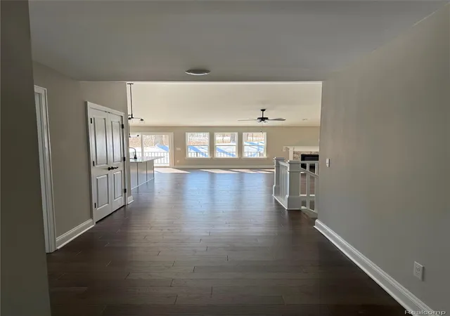 4th image of 301 Cyn Creek Ct, Howell, MI 48843