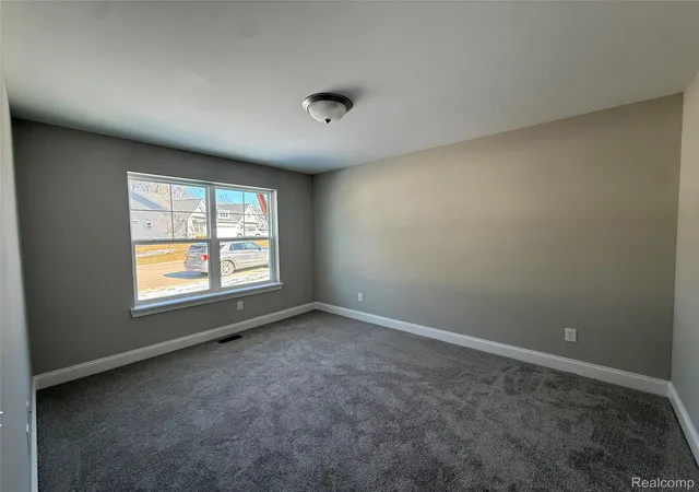 5th image of 301 Cyn Creek Ct, Howell, MI 48843
