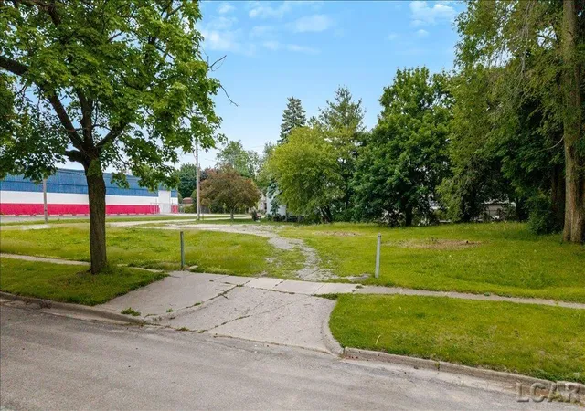 Homes for sale in Adrian, MI | 319 W Beecher St, Adrian, MI 49221 | MLS# 56050208601