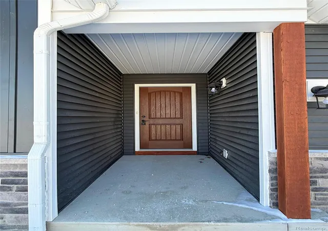 3rd image of 283 Cyn Creek Ct, Howell, MI 48843