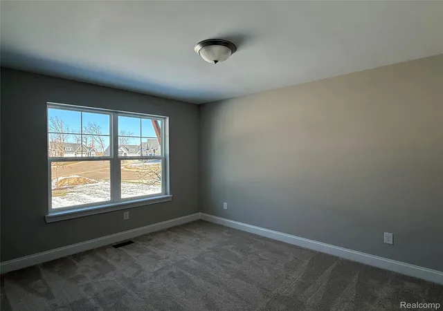4th image of 283 Cyn Creek Ct, Howell, MI 48843