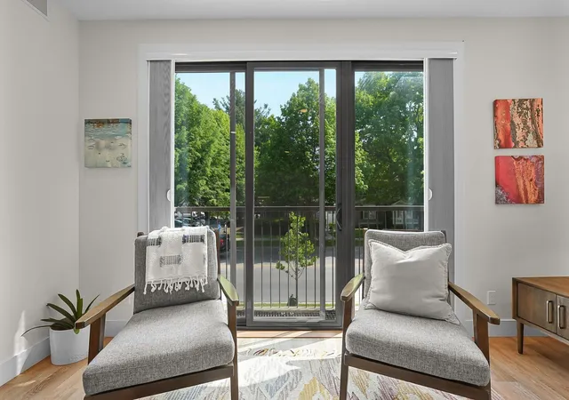 2nd image of 135 E Eighth St, Traverse City, MI 49684