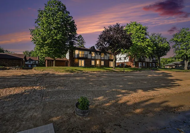 Homes for sale in Coloma Charter Township Berrien, MI | 5410 Country Aire Drive, Coloma Charter Township Berrien, MI 49038 | Houzeo