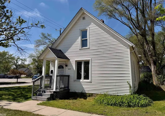 Photo 4 of Single family home for sale at 1217 Rawlins St, Port Huron, MI 48060 | MLS# 5050208674 | Listing updated on 2026-09-02