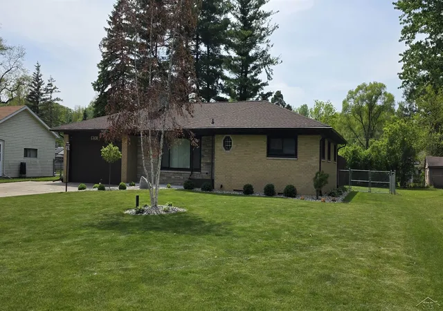 Homes for sale in Saginaw Charter Township Saginaw, MI | 1308 Timothy St, Saginaw Charter Township Saginaw, MI 48638 | MLS# 61050208681