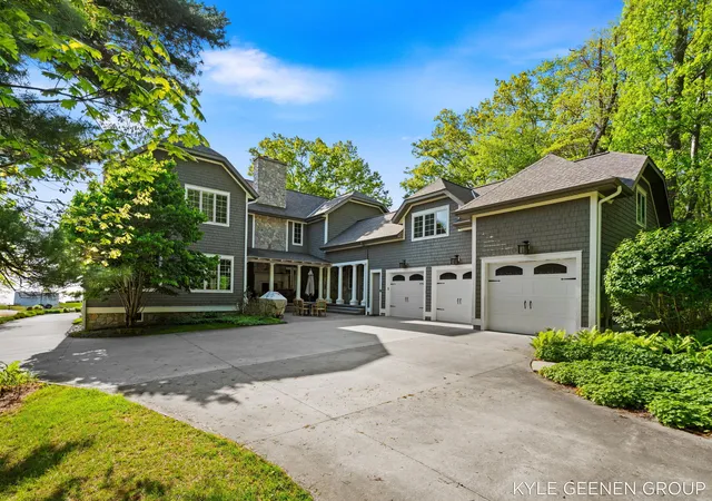Photo 3 of Single family home for sale at 2817 Lakeshore Dr, Saugatuck Township Allegan, MI 49408 | MLS# 71026024408 | Listing updated on 2026-09-09