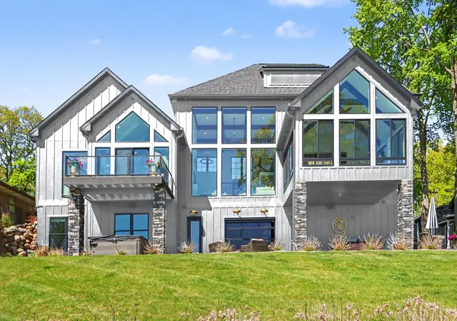 2nd image of 4630 E Gull Lake Dr, Hickory Corners, MI 49060 | MLS# 69026024414