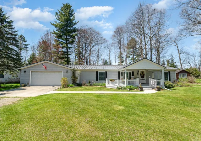 Photo 1 of Single family home for sale at 2423 West Dr, Tawas City, MI 48763 | MLS# 77080068694 | Listing updated on 2026-09-13