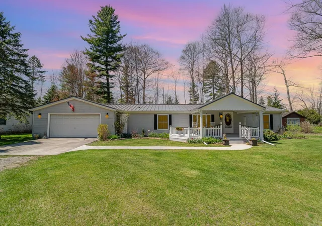 Photo 2 of Single family home for sale at 2423 West Dr, Tawas City, MI 48763 | MLS# 77080068694 | Listing updated on 2026-09-13