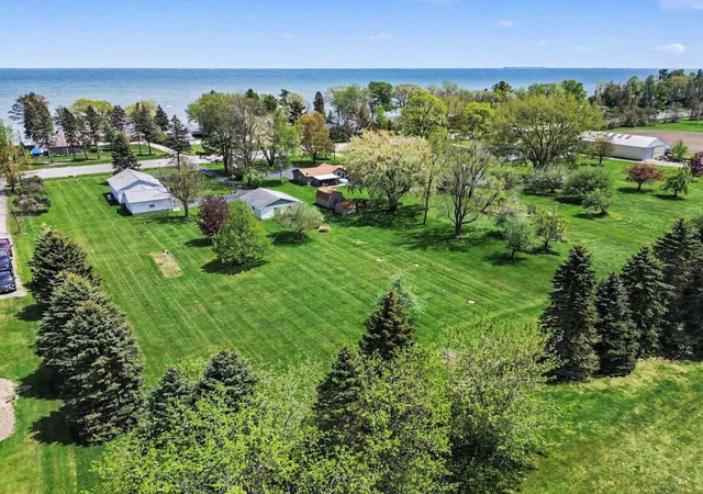 3rd image of 1921 N Huron Rd, Tawas City, MI 48763 | MLS# 77080068697