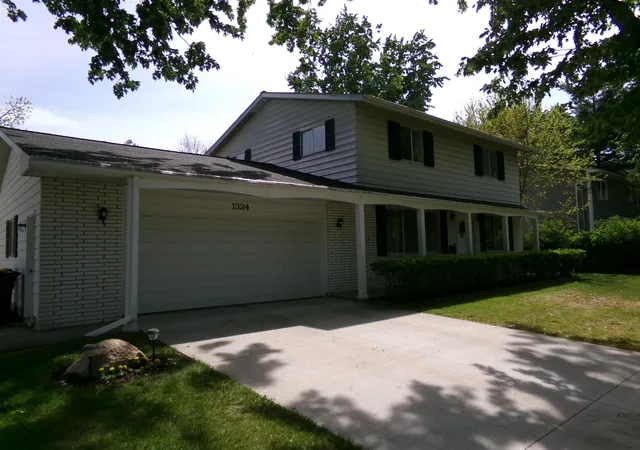Photo 3 of Single family home for sale at 1324 E Bennett St, Mount Pleasant, MI 48858 | MLS# 79080068698 | Listing updated on 2026-05-28