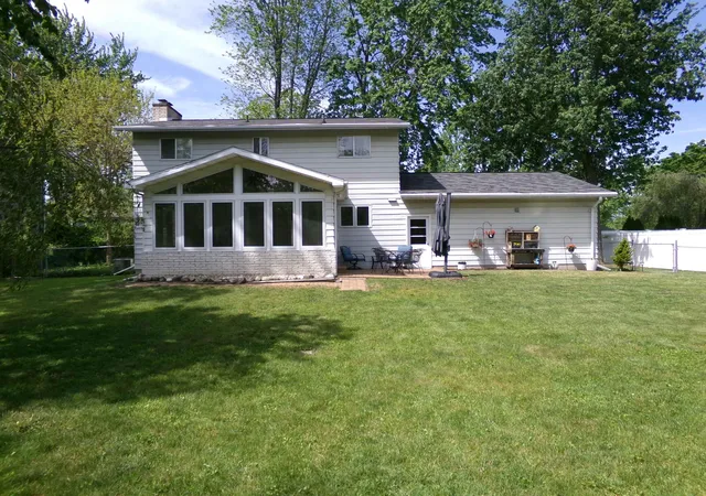Photo 3 of Single family home for sale at 1324 E Bennett St, Mount Pleasant, MI 48858 | MLS# 79080068698 | Listing updated on 2026-05-28