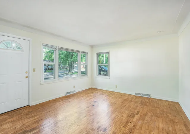 Photo 3 of Single family home for sale at 1315 Sutherland Ave, Kalamazoo, MI 49006 | MLS# 66026024443 | Listing updated on 2026-06-06