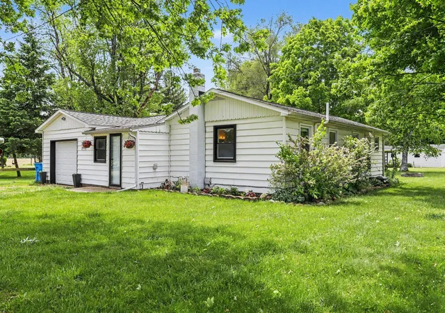 Photo 3 of Single family home for sale at 59446 Manor Rd, Colon, MI 49040 | MLS# 68026024457 | Listing updated on 2026-09-12