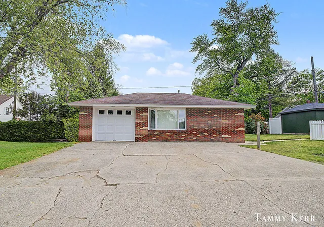 Photo 5 of House for sale at 1159 S Shore Dr, Holland, MI 49423 | MLS# 71026024468 | Listing updated on 2026-07-23
