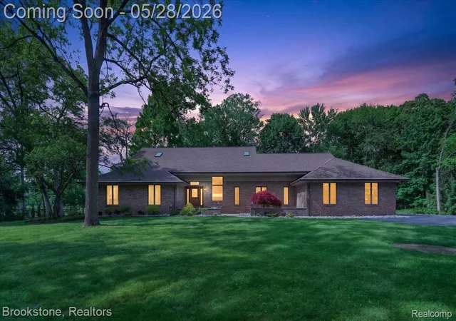 Photo 1 of Sale Pending at 2610 Vanel Ct, West Bloomfield, MI 48324 | MLS# 20261037607 | Listing updated on 2026-06-14