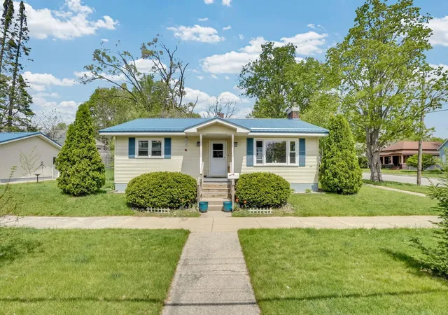 Photo 1 of Single family home for sale at 621 Cherry St, Cadillac, MI 49601 | MLS# 78080068715 | Listing updated on 2026-06-01