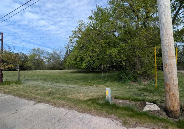 3rd image of 210 N Mackinaw Rd, Au Gres, MI 48703 | MLS# 77080068717