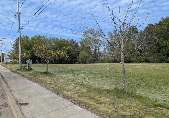 4th image of 210 N Mackinaw Rd, Au Gres, MI 48703 | MLS# 77080068717