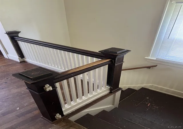 Photo 4 of Single family home for sale at 408 Toledo St, Adrian, MI 49221 | MLS# 56050208702 | Listing updated on 2026-06-03