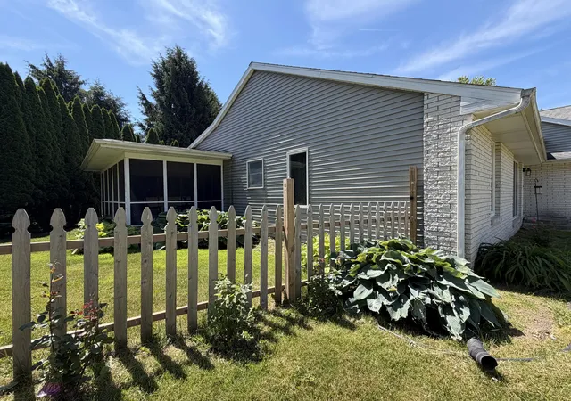 3rd image of 22401 Happy Dr, Cassopolis, MI 49031 | MLS# 69026024485