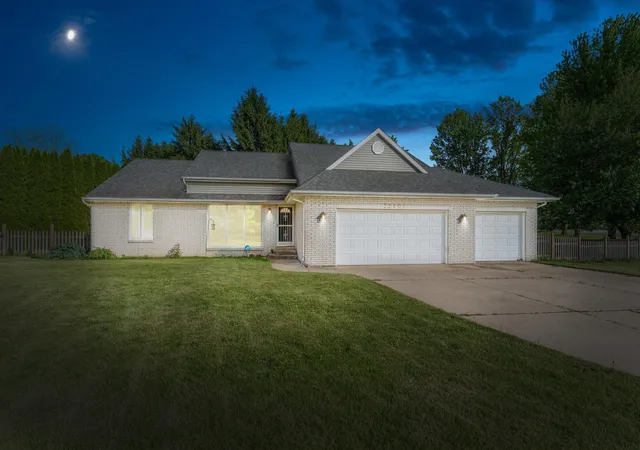 4th image of 22401 Happy Dr, Cassopolis, MI 49031 | MLS# 69026024485