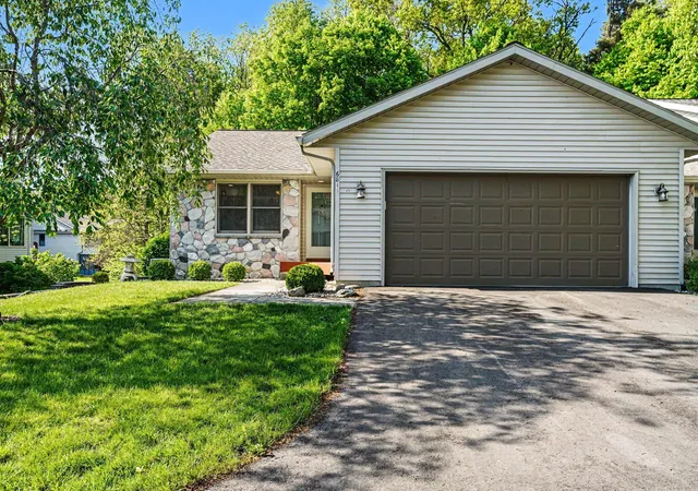 Listing Photo 2 - Condo for sale in building located at 6811 Birdsong Ave, Kalamazoo, MI 49009