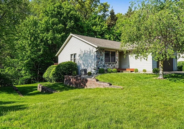 Listing Photo 3 - Condo for sale in building located at 6811 Birdsong Ave, Kalamazoo, MI 49009