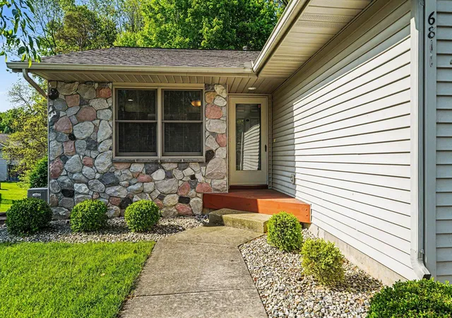 Listing Photo 4 - Condo for sale in building located at 6811 Birdsong Ave, Kalamazoo, MI 49009