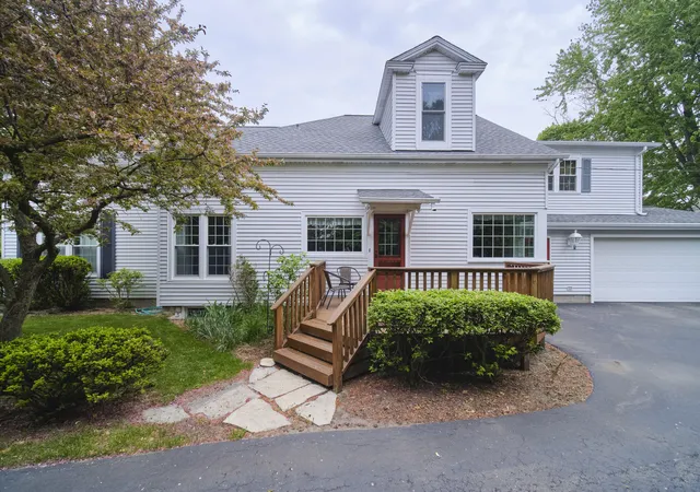 Photo 3 of Single family home for sale at 513 Oak St, Manistee, MI 49660 | MLS# 67026024503 | Listing updated on 2026-06-08
