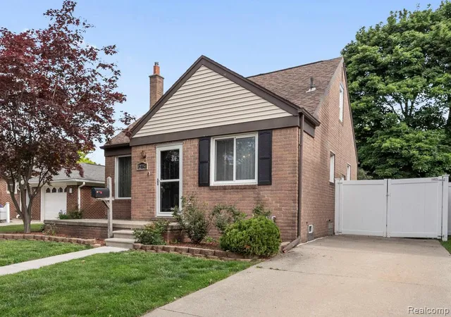 Photo 2 of Single family home for sale at 12754 Catalpa St, Southgate, MI 48195 | MLS# 20261037653 | Listing updated on 2026-06-16