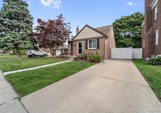 Photo 3 of Single family home for sale at 12754 Catalpa St, Southgate, MI 48195 | MLS# 20261037653 | Listing updated on 2026-06-16