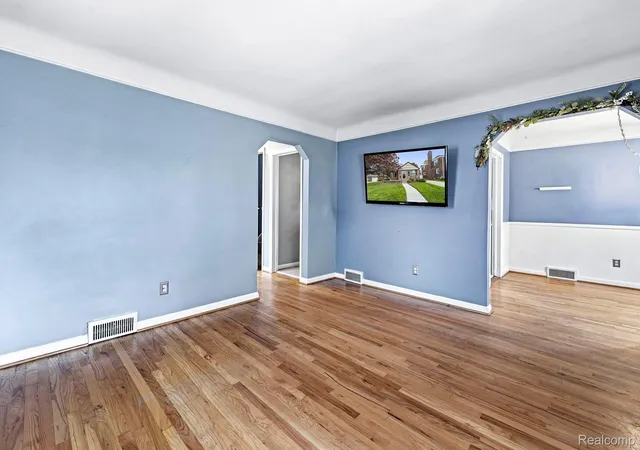 Photo 4 of Single family home for sale at 12754 Catalpa St, Southgate, MI 48195 | MLS# 20261037653 | Listing updated on 2026-06-16
