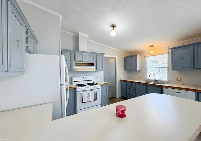 5th image of 12370 Saint James Ct, Romeo, MI 48065 | MLS# 58050208736