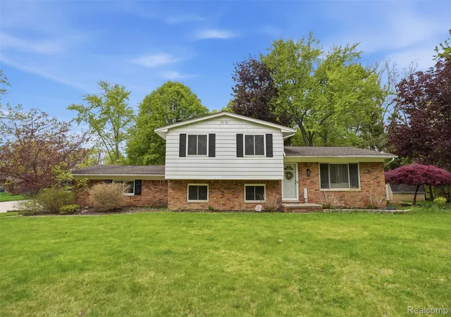 Photo 1 of Single family home for sale at 2478 Hiller Rd, West Bloomfield, MI 48324 | MLS# 20261037668 | Listing updated on 2026-08-22