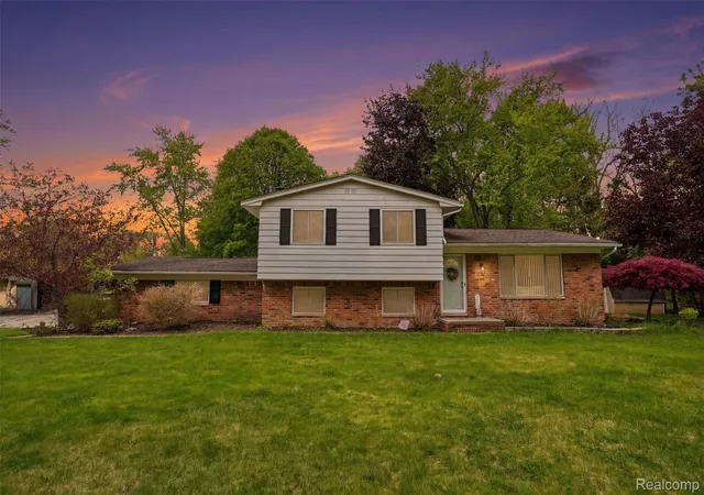 Photo 38 of Single family home for sale at 2478 Hiller Rd, West Bloomfield, MI 48324 | MLS# 20261037668 | Listing updated on 2026-08-22