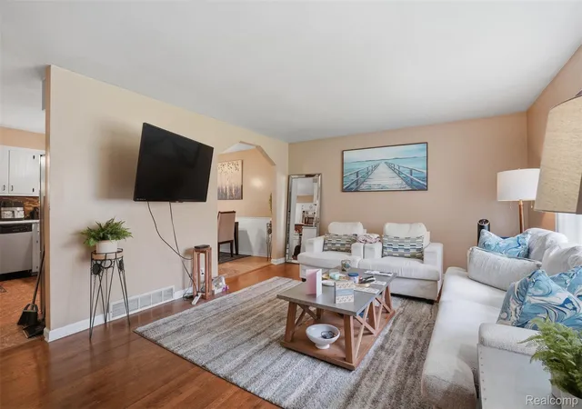 Photo 4 of Single family home for sale at 2478 Hiller Rd, West Bloomfield, MI 48324 | MLS# 20261037668 | Listing updated on 2026-08-22