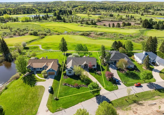 Photo 3 of Single family home for sale at 5148 Arrowhead Cir, Williamsburg, MI 49690 | MLS# 78080068732 | Listing updated on 2026-05-26