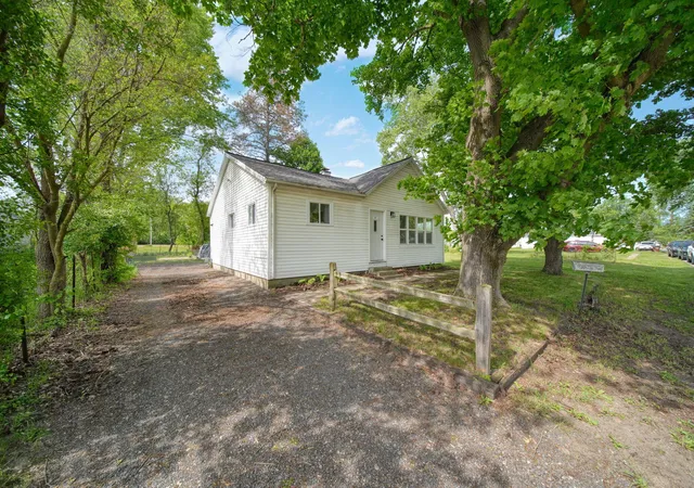 Homes for sale in Summit Township Jackson, MI | 105 Trumble Ave, Summit Township Jackson, MI 49203 | MLS# 55026024542