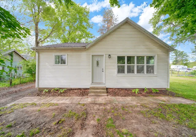 Homes for sale in Summit Township Jackson, MI | 105 Trumble Ave, Summit Township Jackson, MI 49203 | MLS# 55026024542