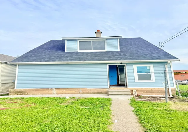 5th image of 5041 Edwin St, Hamtramck, MI 48212 | MLS# 20261037701